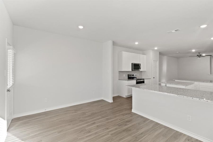 Spacious, unfurnished interior of a new home in Retreat at Fossil Creek, Fort Worth (Image 11).