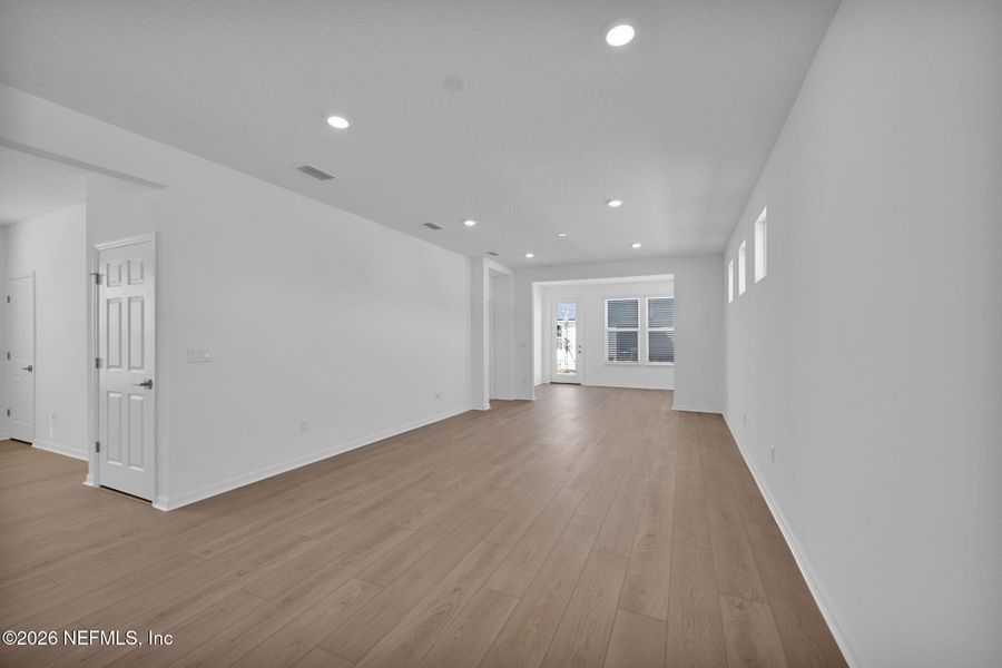 Spacious, unfurnished interior of a new home in Del Webb Wildlight, Yulee (Image 11).
