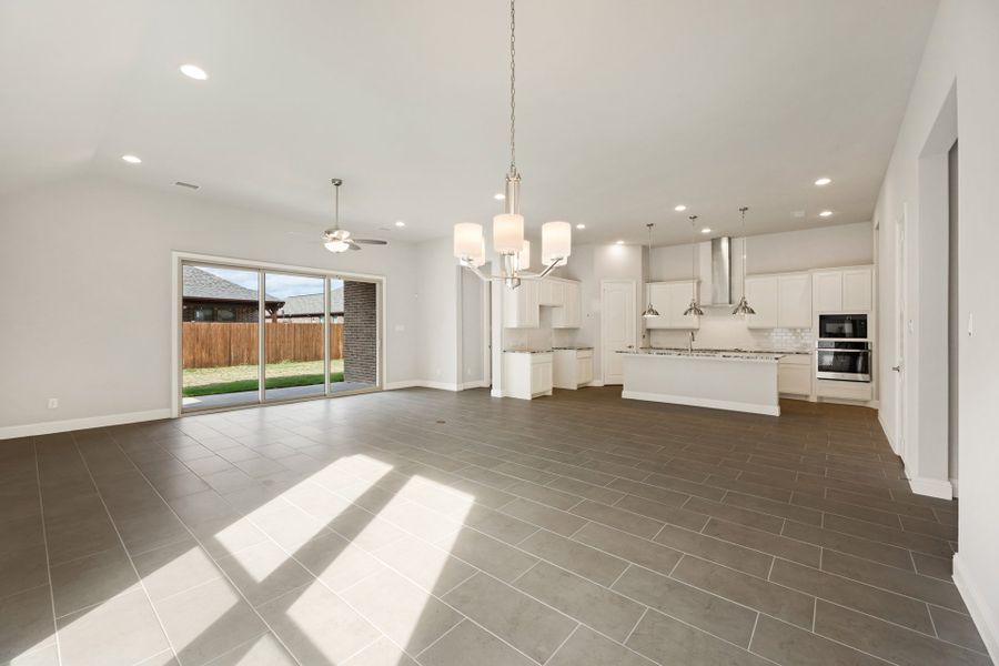 Representative unfurnished interior of a home built from the Bridgeport by UnionMain Homes in Lake Breeze, Lavon (Image 16).