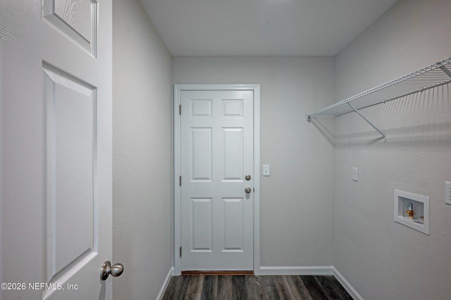 Spacious, unfurnished interior of a new home in , Jacksonville (Image 20).