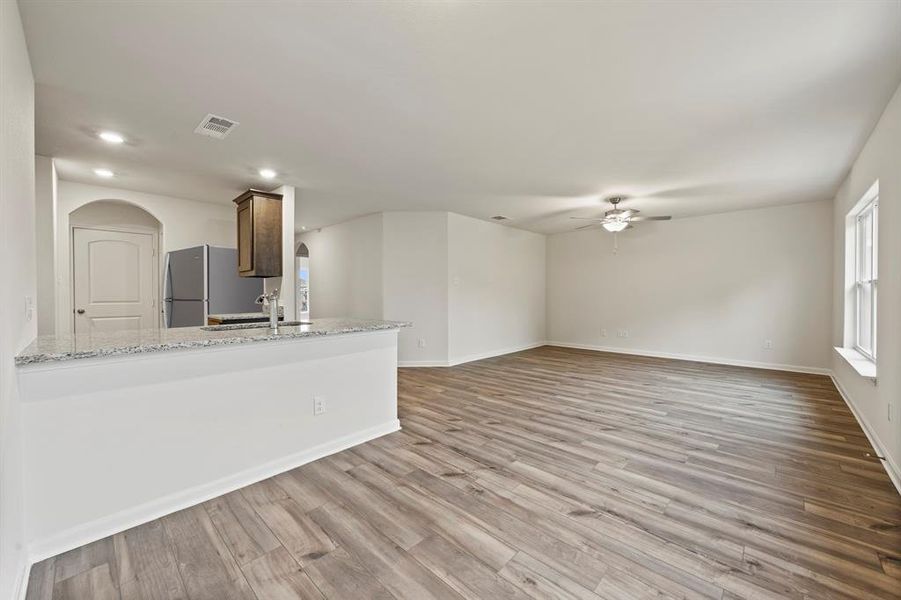 Spacious, unfurnished interior of a new home in Vista West, Fort Worth (Image 8).