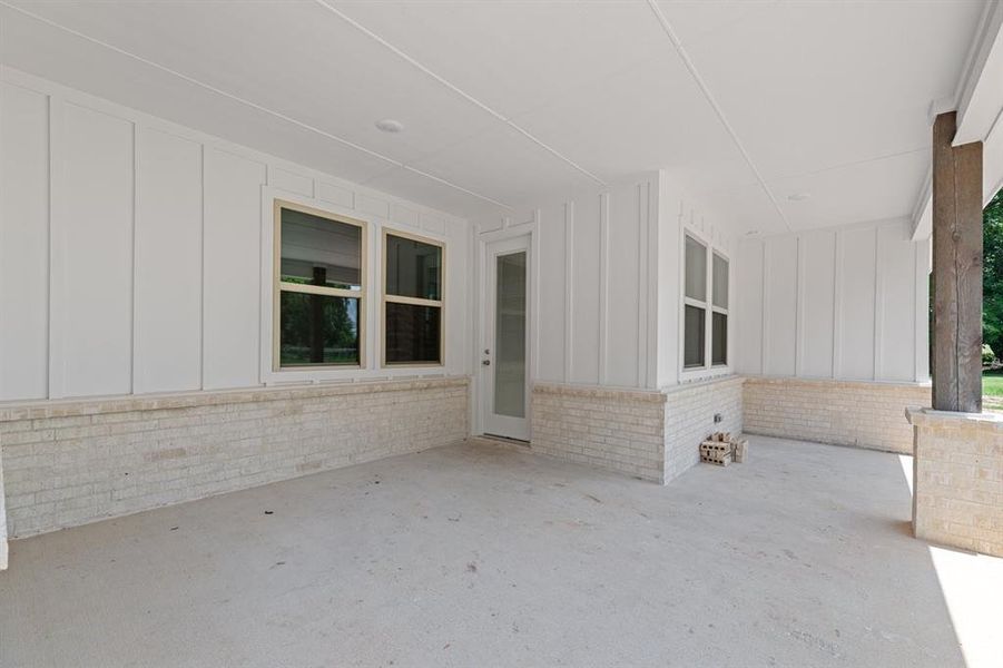Look at this covered patio!! Look at this covered patio!!