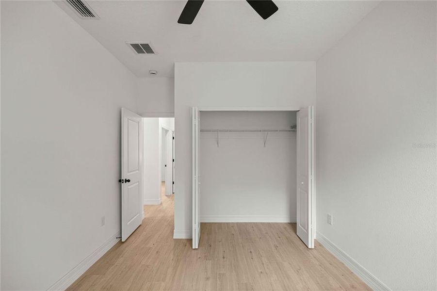 Spacious, unfurnished interior of a new home in , Citrus Springs (Image 14).