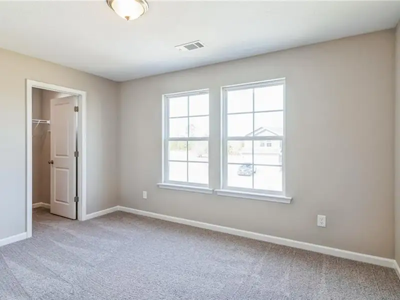 Spacious, unfurnished interior of a new home in Ivy Glen, Perry (Image 11).