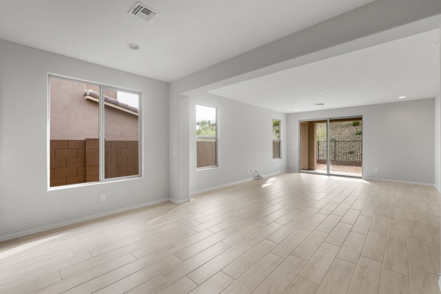 Spacious, unfurnished interior of a new home in Foothills at Northpointe, Peoria (Image 18).