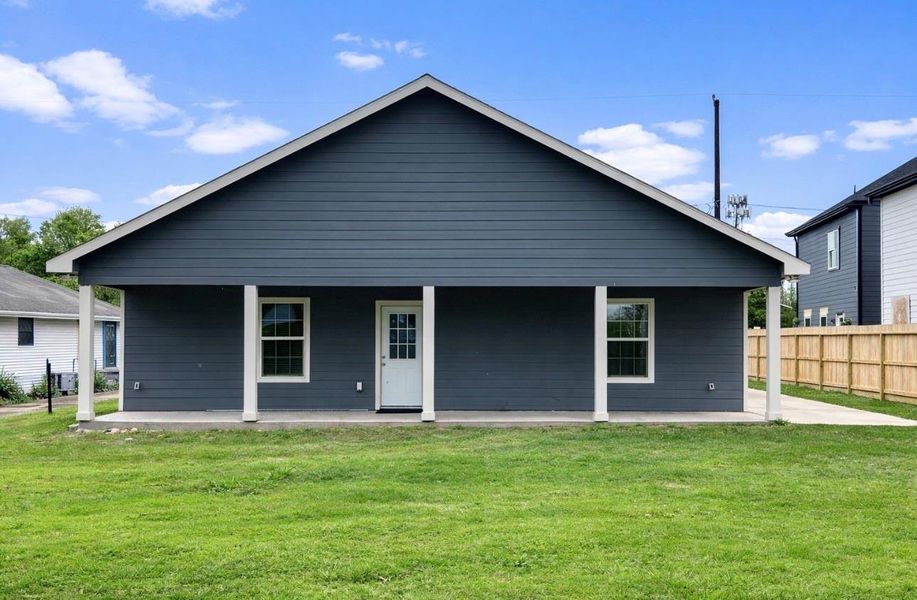 Exterior details and patio area of a home in , Houston (Image 20). Exterior details and patio area of a home in , Houston (Image 20).