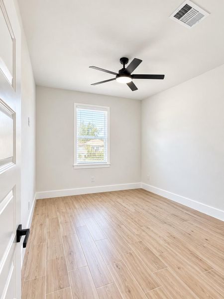 Spacious, unfurnished interior of a new home in , Baytown (Image 10).