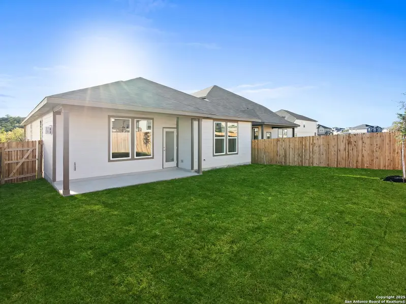 Exterior details and patio area of a home in Hunter's Ranch, San Antonio (Image 3).