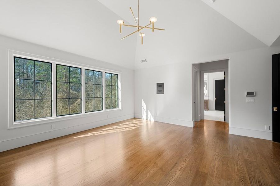 Spacious, unfurnished interior of a new home in Blue Heron Walk, Atlanta (Image 54).