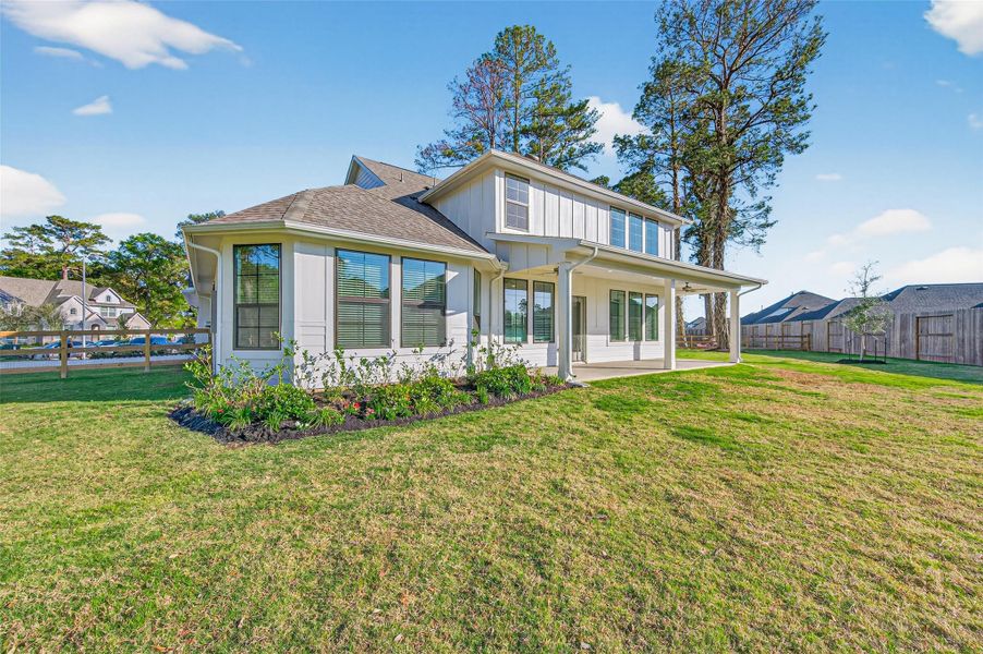 Exterior details and patio area of a home in Sorella, Tomball (Image 3).