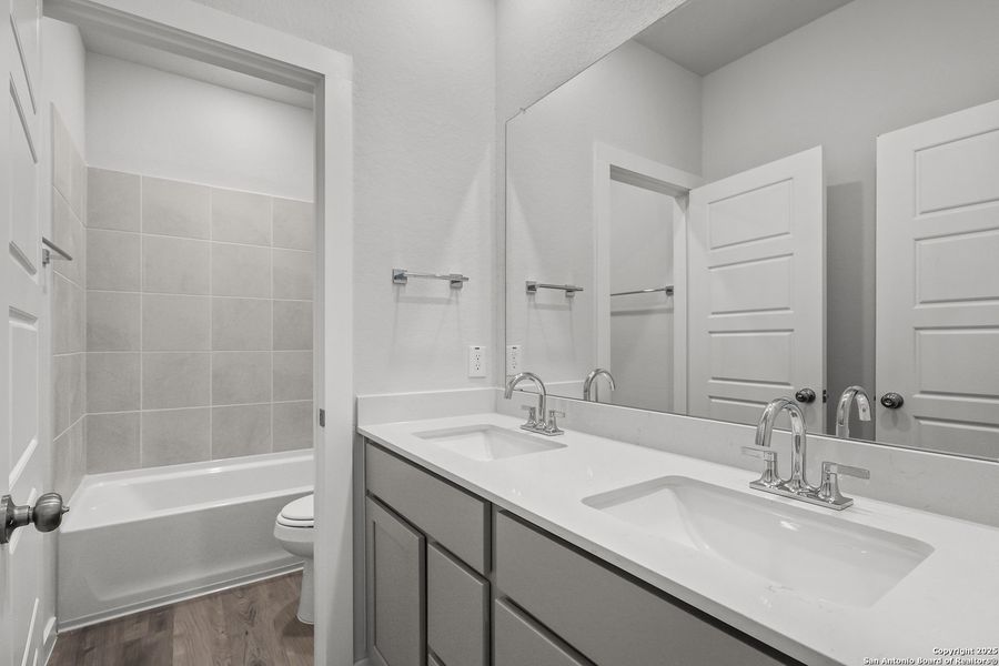 Furnished interior view inside a new home in Cinco Lakes, San Antonio (Image 9).