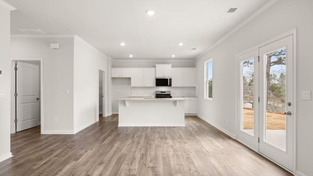 Spacious, unfurnished interior of a new home in Thompson Ridge, Dallas (Image 13).