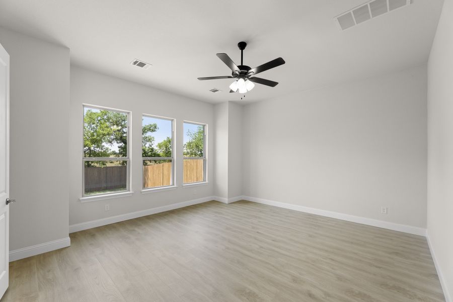Representative unfurnished interior of a home built from the Cedarwood II by Sandlin Homes in Lakesong, Midlothian (Image 27).