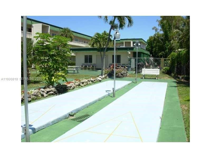 Community amenities in , Hallandale Beach (Image 14). Community amenities in , Hallandale Beach (Image 14).