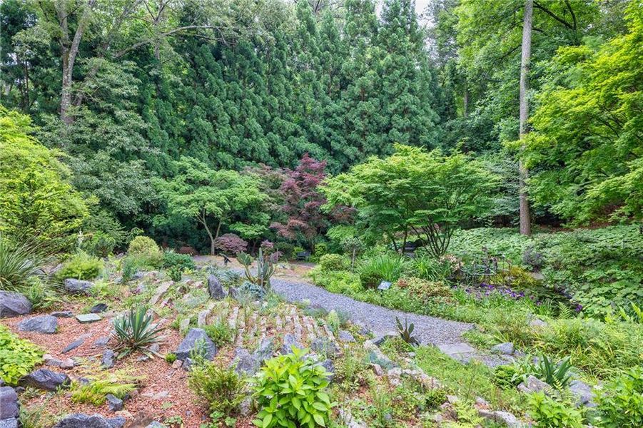 Natural landscape and outdoor views near Livingstone Park in Kennesaw (Image 28).
