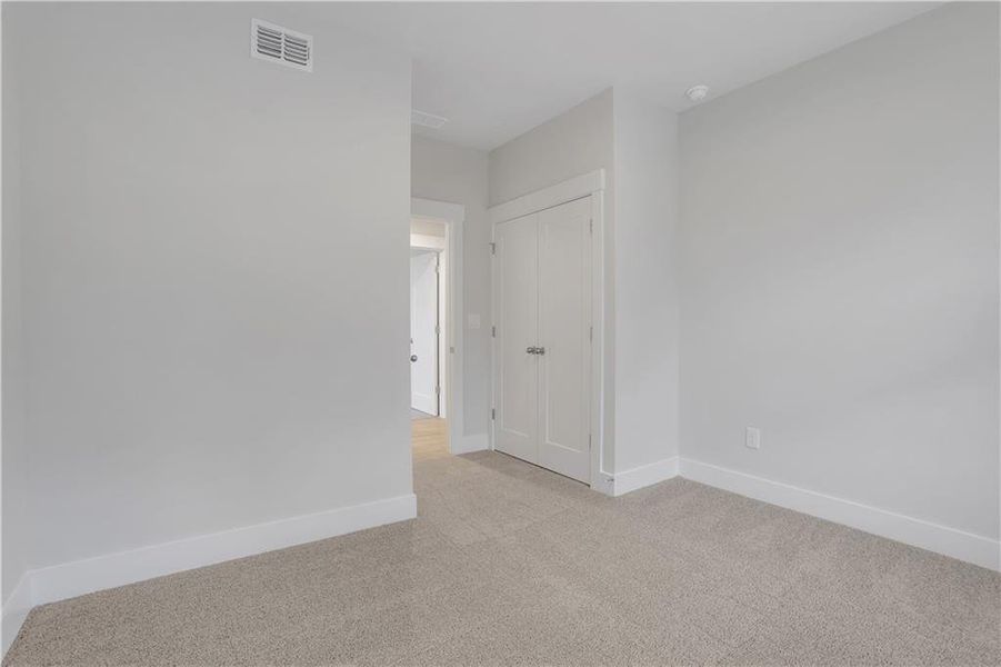 Spacious, unfurnished interior of a new home in Cambridge at Steels Bridge, Canton (Image 30).