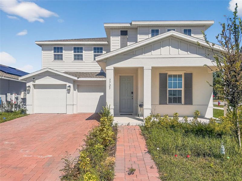 Exterior details and patio area of a home in , Apopka (Image 2).