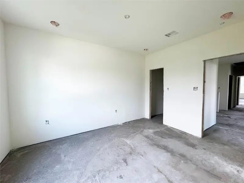 Spacious, unfurnished interior of a new home in , Houston (Image 10).