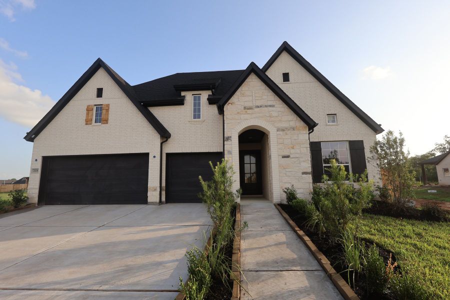 Front exterior of a new home in Sienna - Parkview Collection, Missouri City, TX, highlighting curb appeal (Image 1). Front exterior of a new home in Sienna - Parkview Collection, Missouri City, TX, highlighting curb appeal (Image 1).