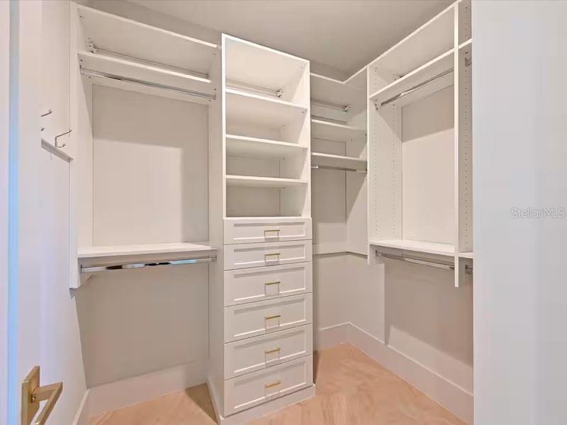Spacious, unfurnished interior of a new home in , Bradenton Beach (Image 20).