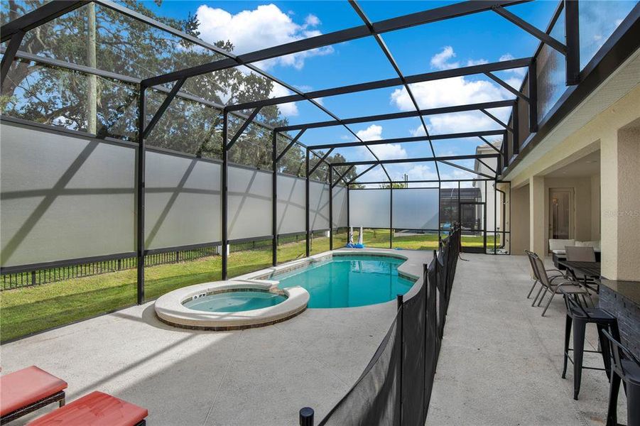Exterior details and patio area of a home in , Kissimmee (Image 1).
