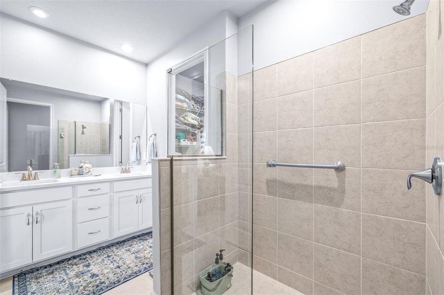 Furnished interior view inside a new home in , Wesley Chapel (Image 27).