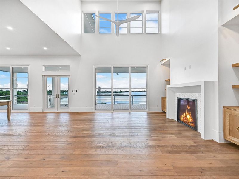 Spacious, unfurnished interior of a new home in , Galveston (Image 23).