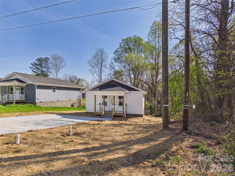 Exterior details and patio area of a home in , Valdese (Image 24).