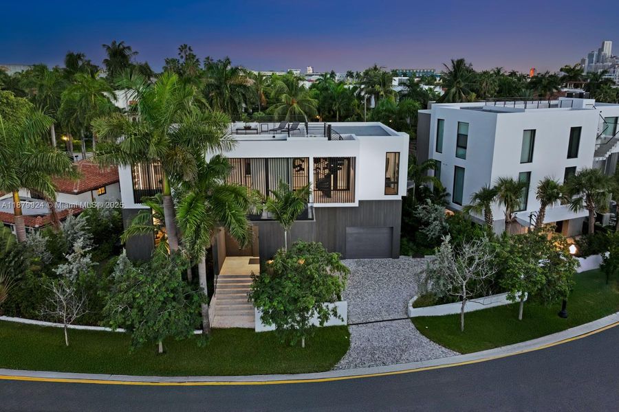 Front exterior of a new home in , Miami Beach, FL, highlighting curb appeal (Image 20).