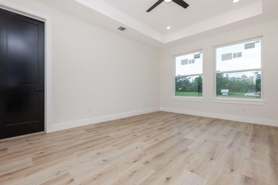Spacious, unfurnished interior of a new home in , Tomball (Image 27).