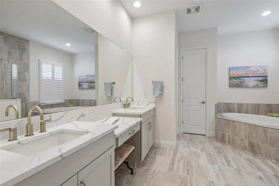 Furnished interior view inside a new home in Hawkstone, Lithia (Image 37).