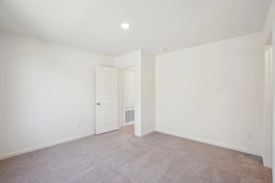 Representative unfurnished interior of a home built from the Apollo by Starlight Homes in Sunrise at Arbor Ridge, La Vergne (Image 21).