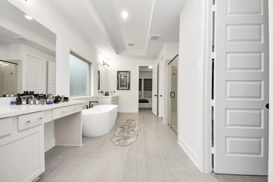 Spacious spa-like primary ensuite.