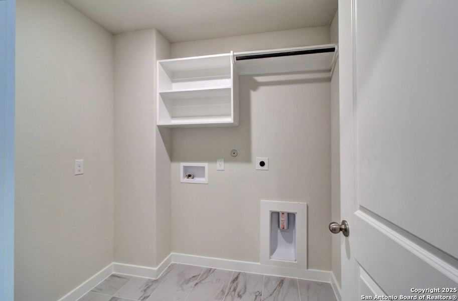 Spacious, unfurnished interior of a new home in Prairie Green, Converse (Image 13).