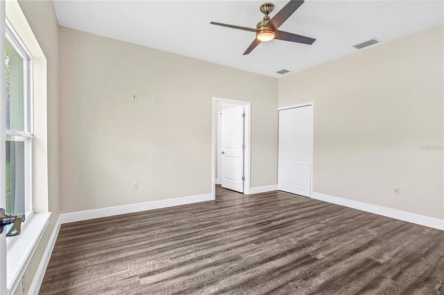 Spacious, unfurnished interior of a new home in , Daytona Beach (Image 27).