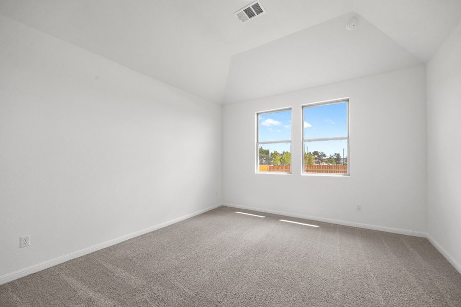 Spacious, unfurnished interior of a new home in Trinity Ranch, Elgin (Image 20).