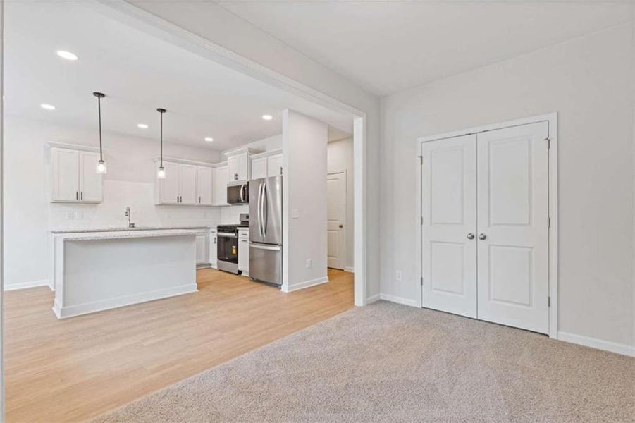 Spacious, unfurnished interior of a new home in , Athens (Image 17).