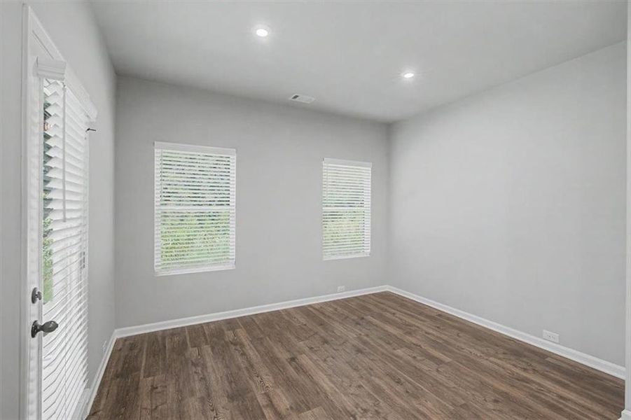 Spacious, unfurnished interior of a new home in Sawmill Creek, Austell (Image 40).