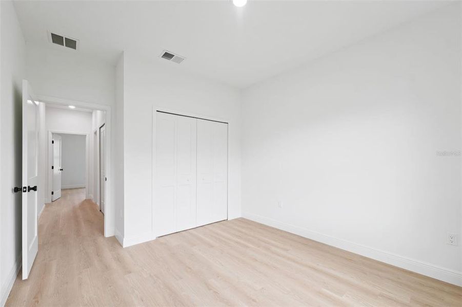 Spacious, unfurnished interior of a new home in , Ocala (Image 25).