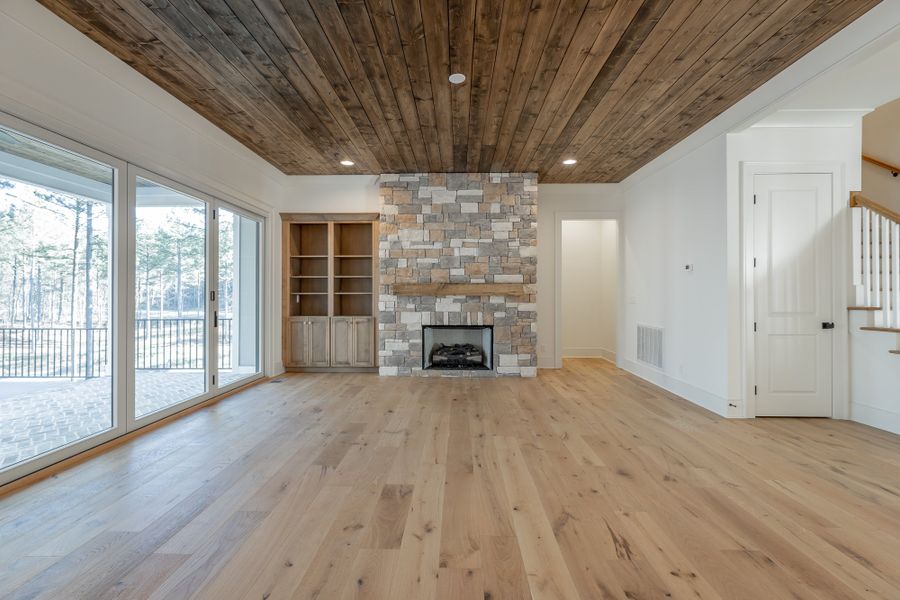 Spacious, unfurnished interior of a new home in River Gorge Ranch, Guild (Image 76).