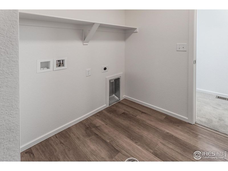 Spacious, unfurnished interior of a new home in , Timnath (Image 28).