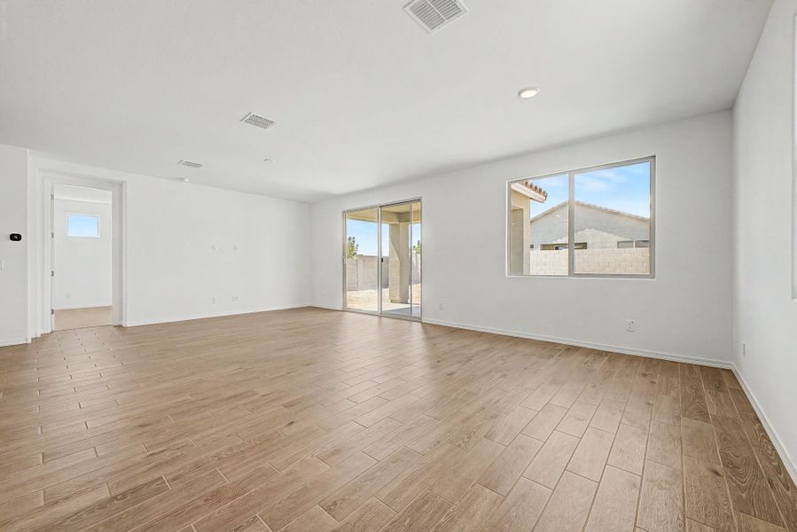 Spacious, unfurnished interior of a new home in Landmarke, San Tan Valley (Image 8). Spacious, unfurnished interior of a new home in Landmarke, San Tan Valley (Image 8).