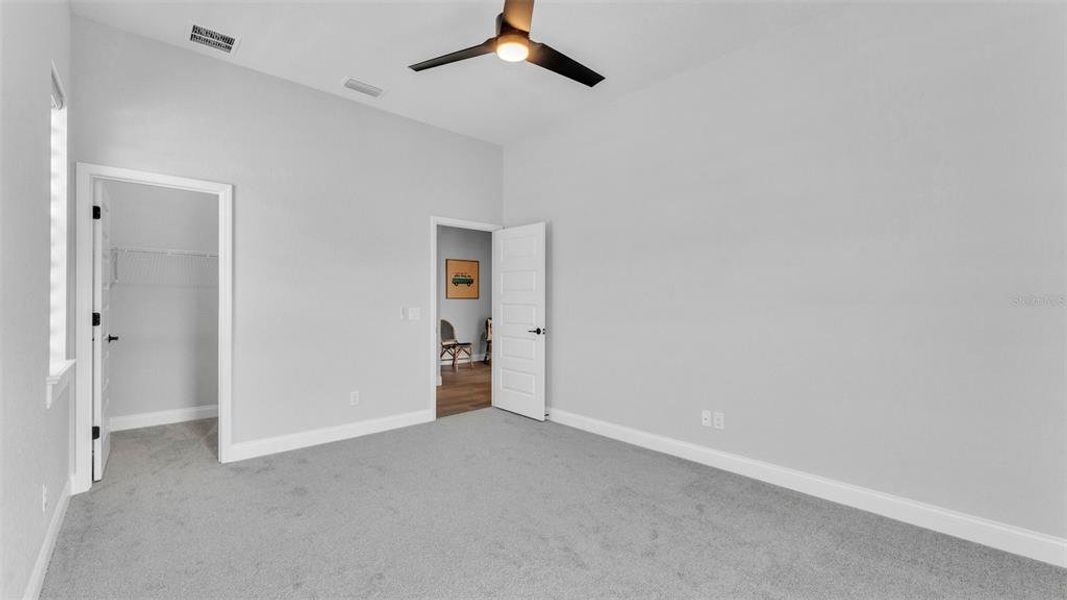 Spacious, unfurnished interior of a new home in , Lakeland (Image 39).