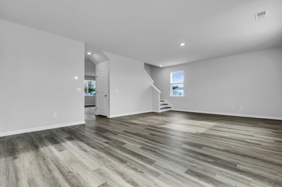 Spacious, unfurnished interior of a new home in Carolina Groves, Moncks Corner (Image 14).