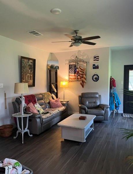 Furnished interior view inside a new home in Granger Pines, Conroe (Image 9).