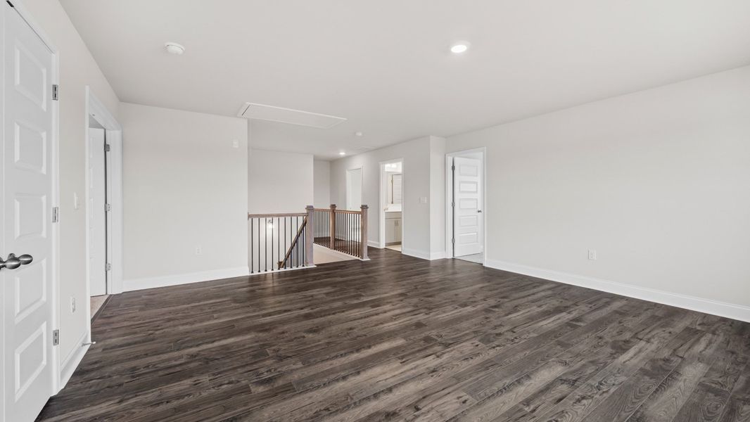 Spacious, unfurnished interior of a new home in Westland, Bogart (Image 23).