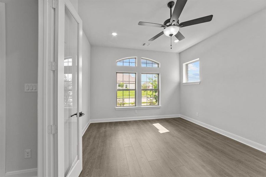 Spacious, unfurnished interior of a new home in South Pointe Manor Series, Mansfield (Image 22). Spacious, unfurnished interior of a new home in South Pointe Manor Series, Mansfield (Image 22).