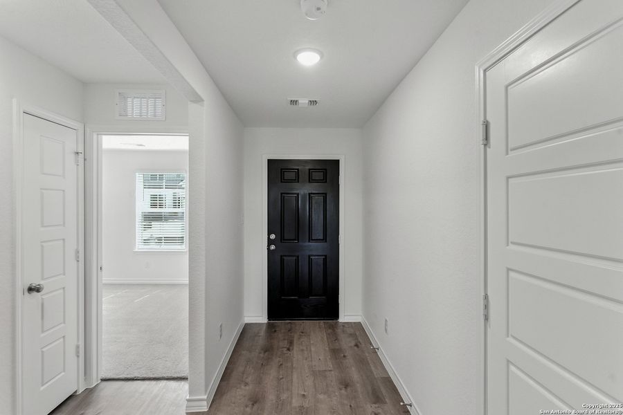 Spacious, unfurnished interior of a new home in Vista Real, Converse (Image 18).