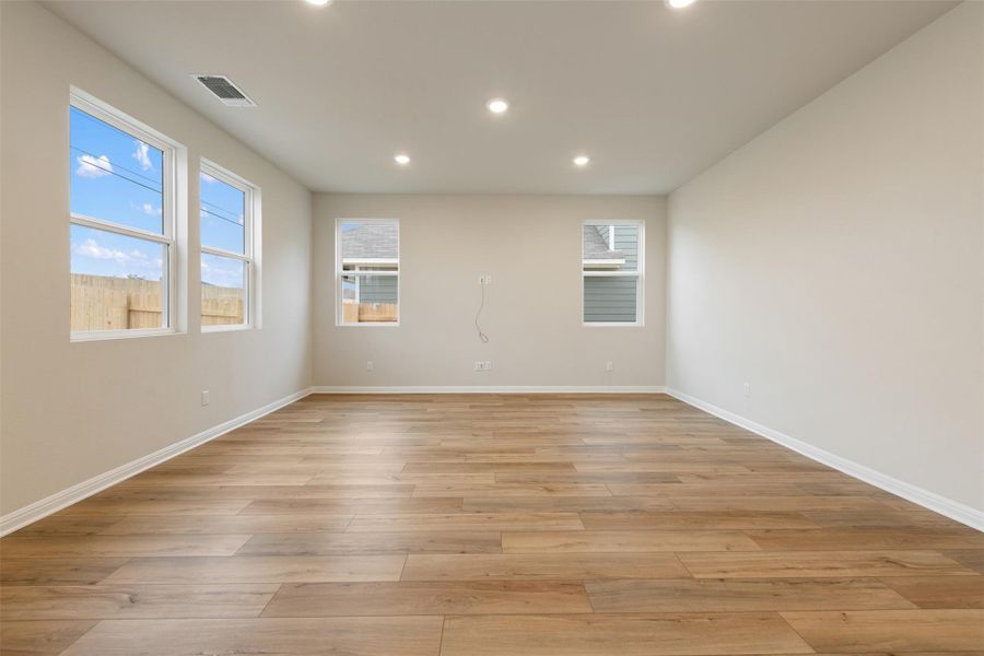 Spacious, unfurnished interior of a new home in Rolling Glen, Hutto (Image 15). Spacious, unfurnished interior of a new home in Rolling Glen, Hutto (Image 15).
