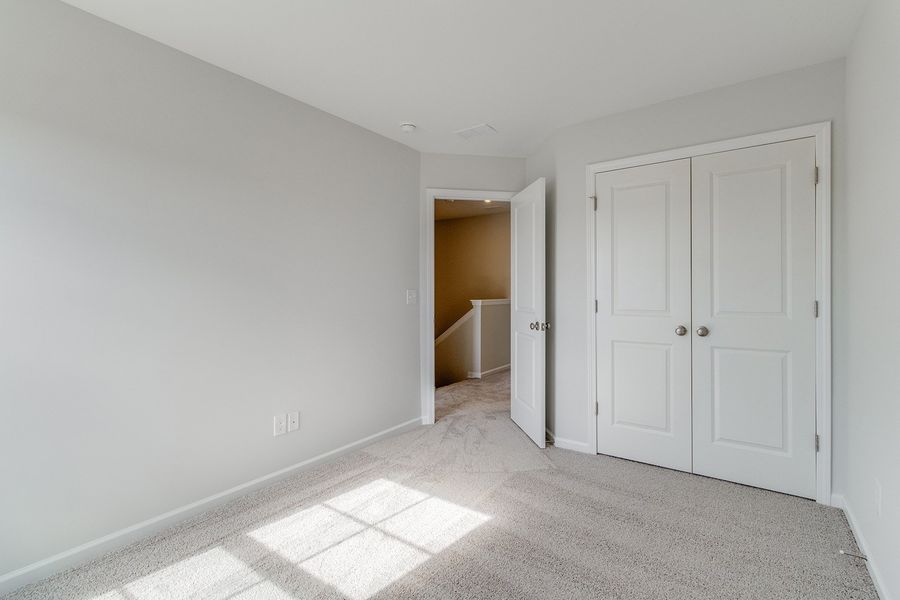 Spacious, unfurnished interior of a new home in Astoria, Columbia (Image 26).